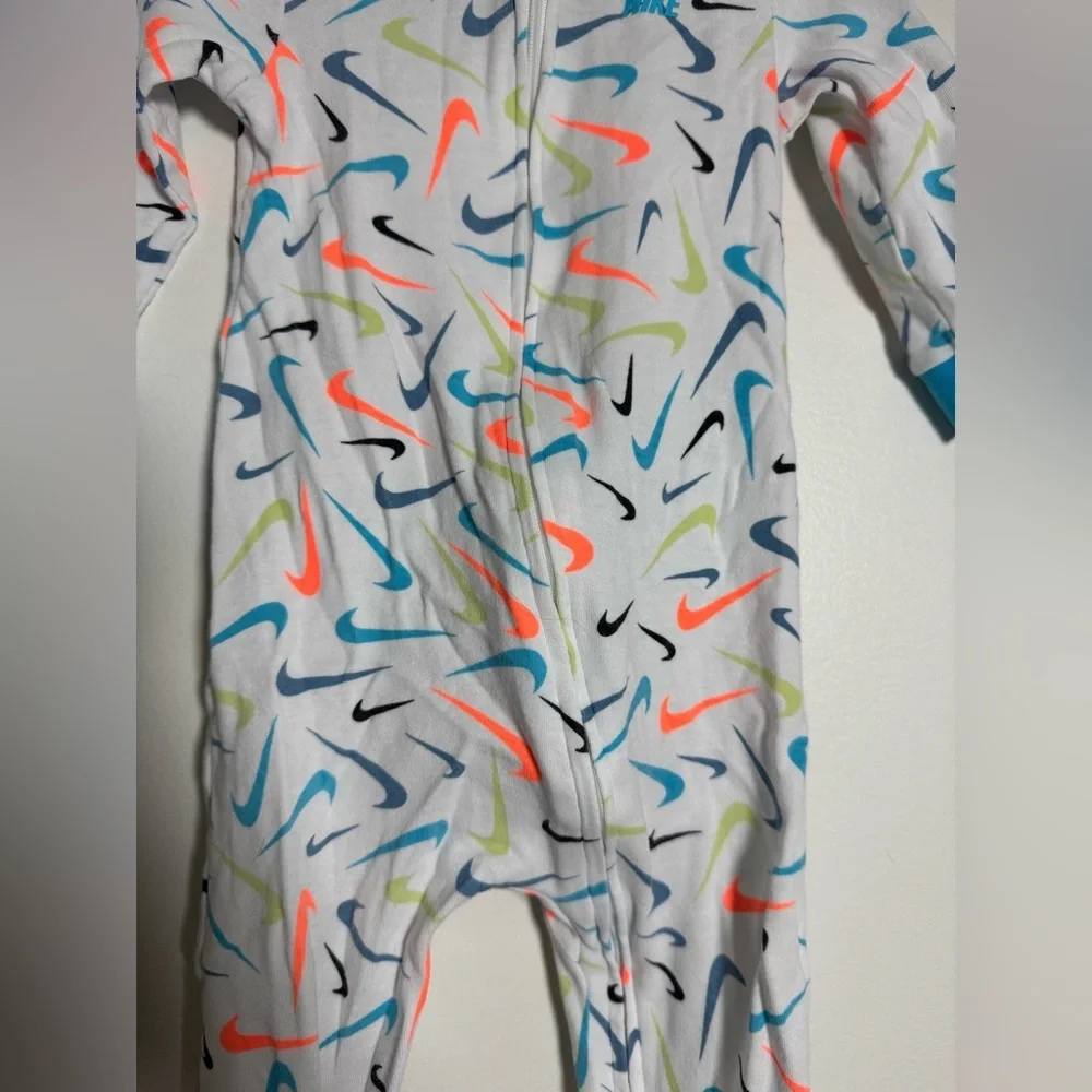 Nike Baby Zip Up Sleeper Footed Pajamas Multicolor Swoosh Print 9 Months